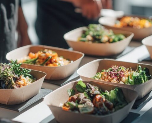 Firmen-Lunch Lieferung mit gesunden Bowls und nachhaltigem Catering im Büro